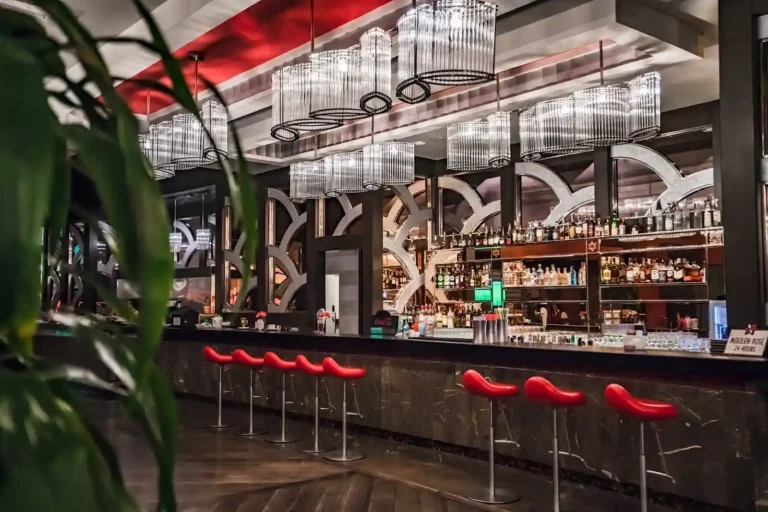 Moulin Rose Bar