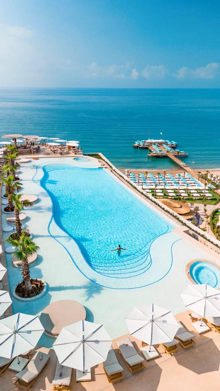 Infinity Pool Lounge & Bar